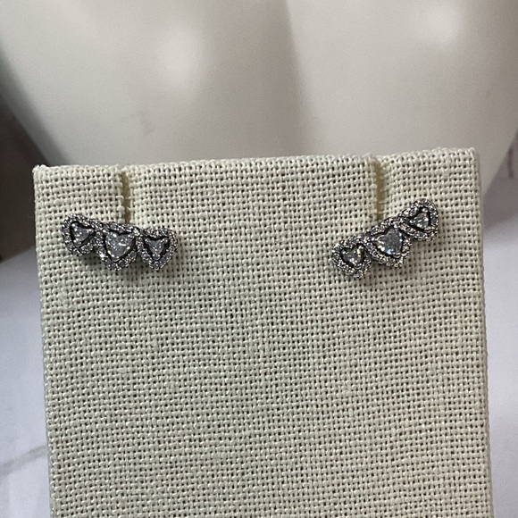 🌟 S925 Sterling Silver Halo Heart Trilogy Stud Earrings - Picture 7 of 8